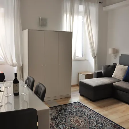 Colosseo Dan Tatil Evi Roma
